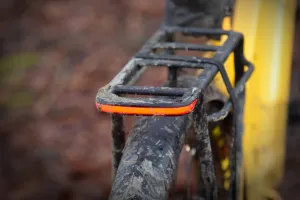 Bagażnik do roweru elektrycznego Ecobike - ze zintegrowaną lampką